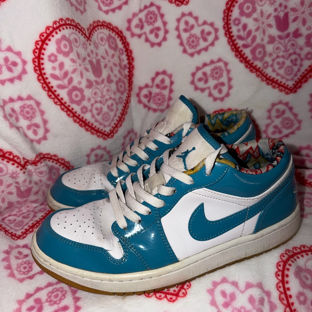 Men's Teal and White Basketball Sneakers - Jordan Style - Picture 4 of 5